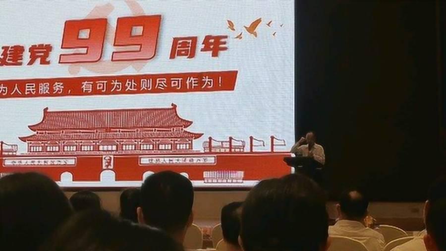 老旧的轿车