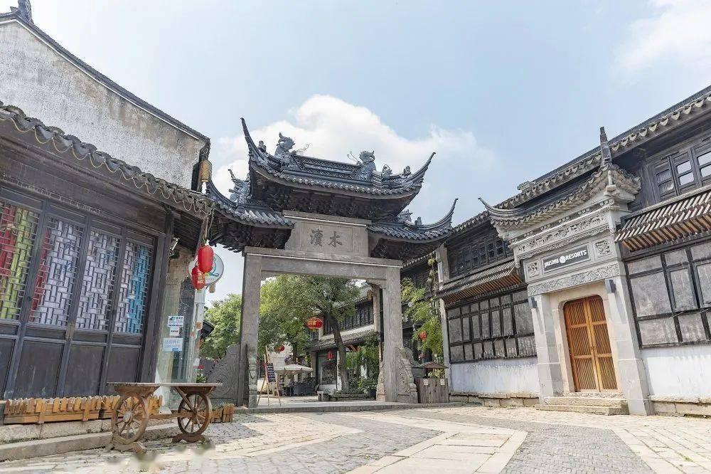 霍启刚以天津市政协委员身份赴天津履职