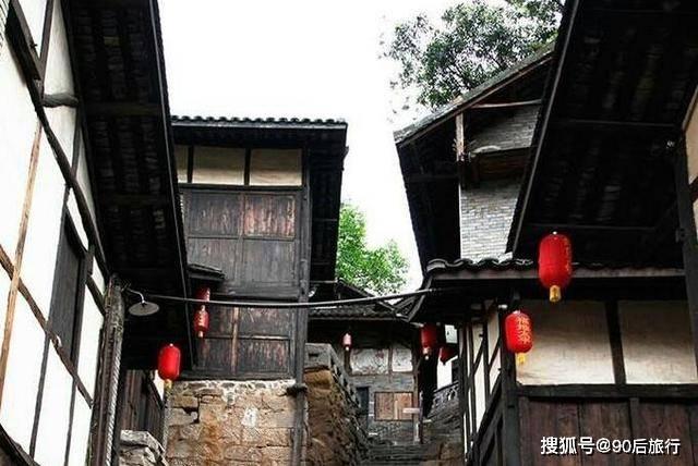 用茅台酒箱藏现金、违法放贷近3亿 建行分行原行长贪腐细节曝光
